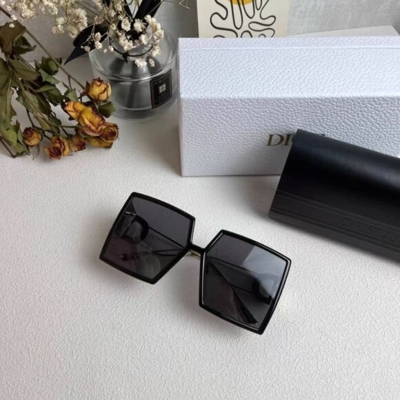 Dior Accessories - Dior 30 Montaigne Sunglasses - Versatile